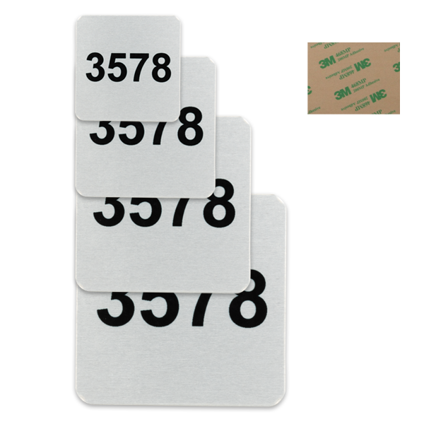 Vierkante nummerlabels van blank geborsteld aluminium, in diverse formaten, met kleeflaag